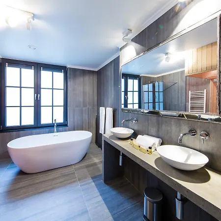 Secret Royal Apartment *