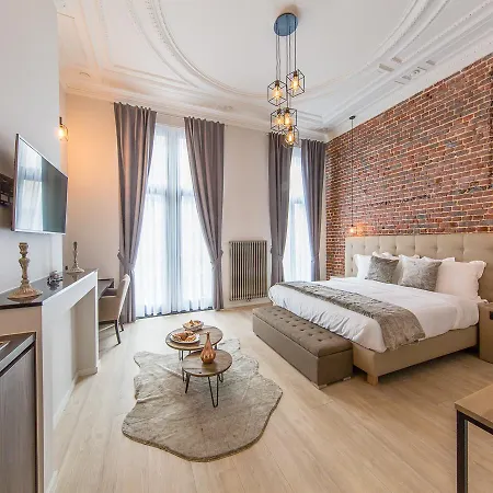 Secret Royal Apartment *